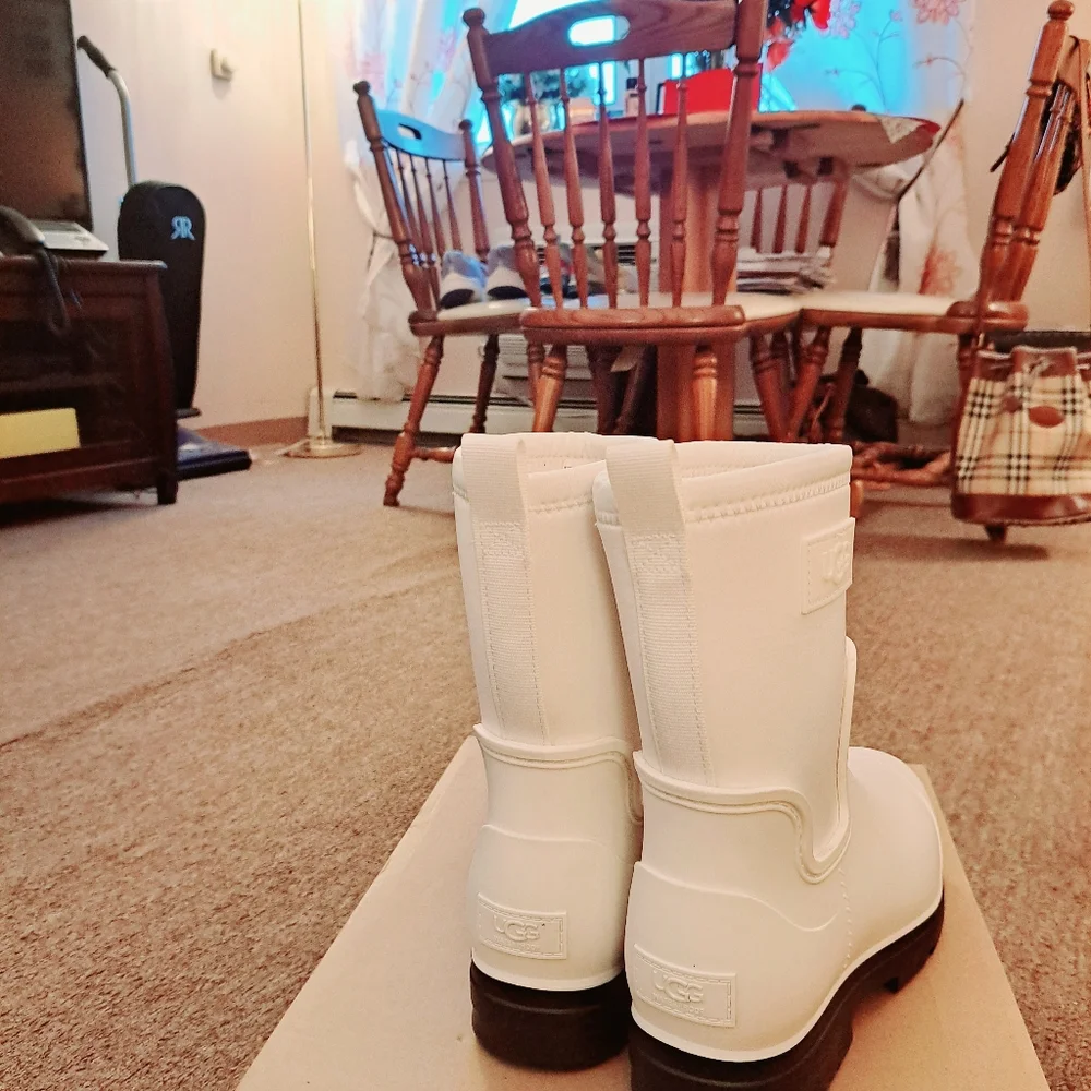 UGG® Women's  Droplet Mid Insulated All Weather Waterproof Boots in White Size
